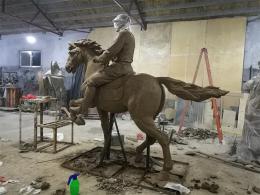 hj2855 玻璃鋼“打鐵匠/馬上將軍”雕塑_玻璃鋼“打鐵匠/馬上將軍”雕塑_濱州宏景雕塑有限公司