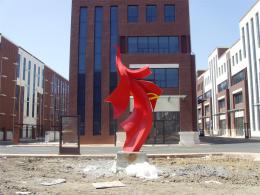 hj1725 不銹鋼雕塑—凌空之剪_青島國際服裝城不銹鋼雕塑、石雕、玻璃鋼雕塑_濱州宏景雕塑有限公司